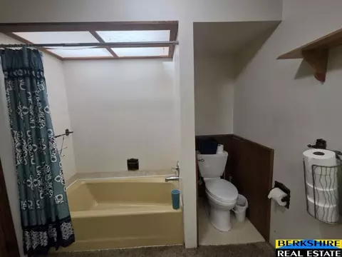 Bath - 611 Valley View Dr, Ogallala, NE 69153 photo 7 of 15