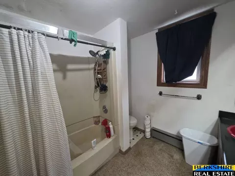 Bath - 611 Valley View Dr, Ogallala, NE 69153 photo 6 of 15