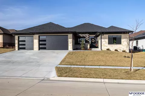 2740 S Creek Rd, Lincoln, NE 68516