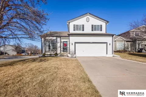 18648 N Cir, Omaha, NE 68135