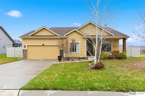 17208 Grand Ave, Omaha, NE 68116