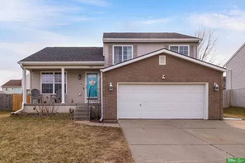 16147 Cherrywood St, Omaha, NE 68136