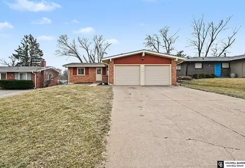 9823 Ruggles St, Omaha, NE 68134