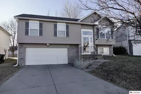 17733 Lillian St, Omaha, NE 68136