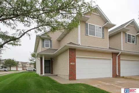 1330 W Carnoustie Ct, Lincoln, NE 68521