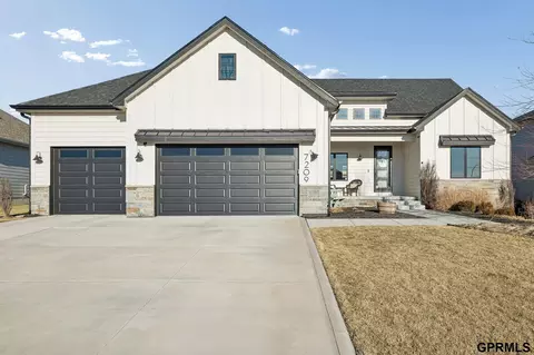 7209 Kilpatrick Pkwy, Bennington, NE 68007