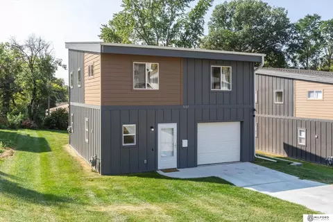 5607 Decatur St, Omaha, NE 68104