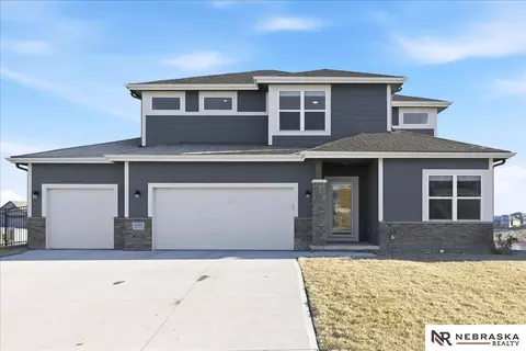 10205 S 109 St, Papillion, NE 68046