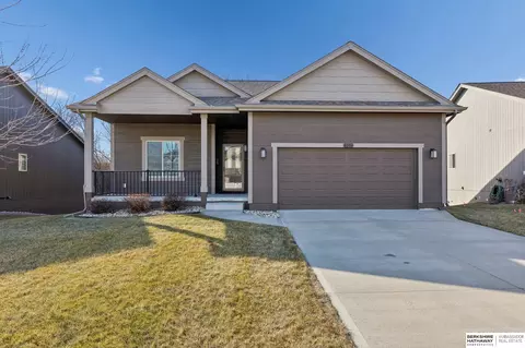 8006 S 190th St, Omaha, NE 68136