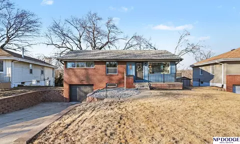 7718 Davis Cir, Omaha, NE 68134