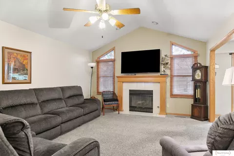 4215 S 40th St, Lincoln, NE 68506