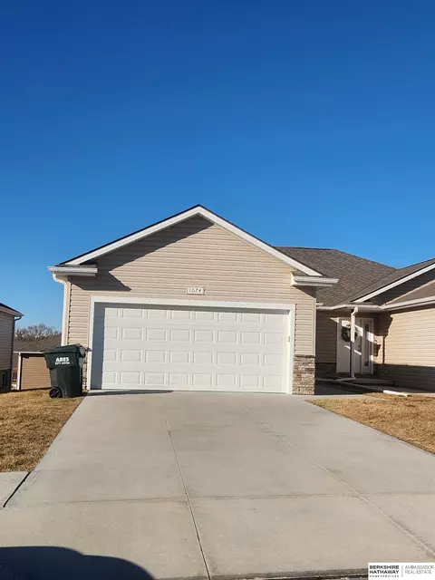 1074 N 170 Ave, Omaha, NE 68118