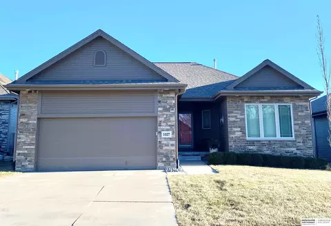 1027 N 183rd Cir, Elkhorn, NE 68022
