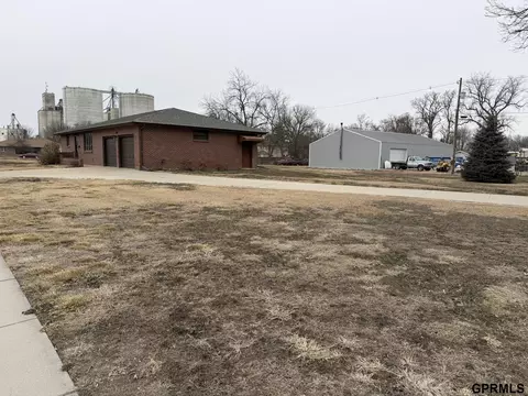 Exterior - 424 E 3rd St, Wilber, NE 68465 photo 5 of 5