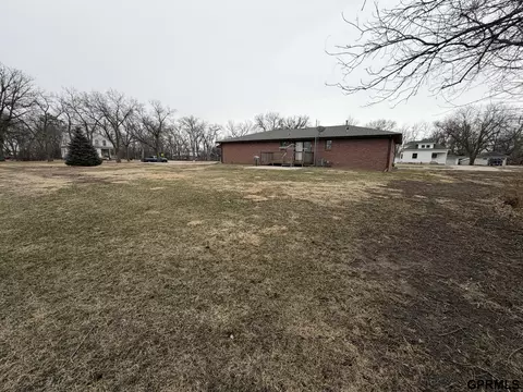 Exterior - 424 E 3rd St, Wilber, NE 68465 photo 2 of 5