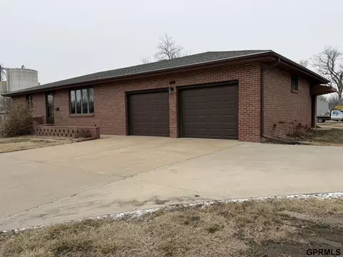 Exterior - 424 E 3rd St, Wilber, NE 68465 photo 1 of 5