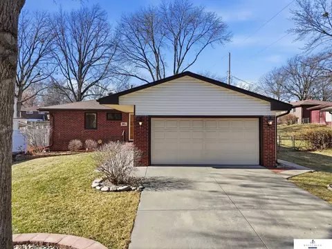 725 N 81st St, Lincoln, NE 68505