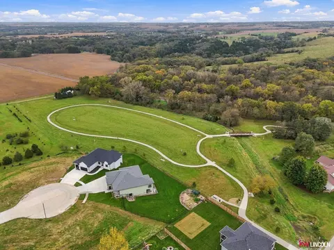 355 Cottonwood Ct, Bennet, NE 68317