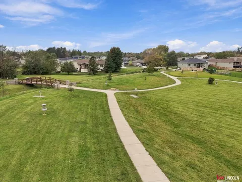 335 Cottonwood Ct, Bennet, NE 68317