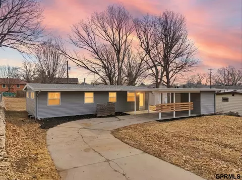 230 Prestwick Rd, Lincoln, NE 68505