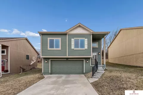 13919 Wood Valley Dr, Omaha, NE 68142