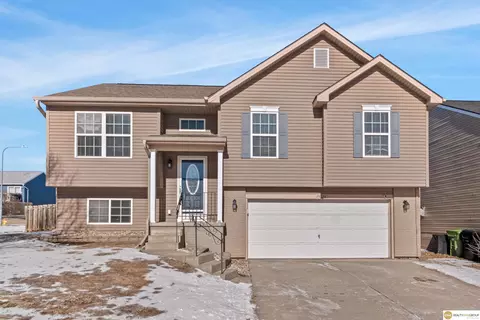 19522 X St, Omaha, NE 68135