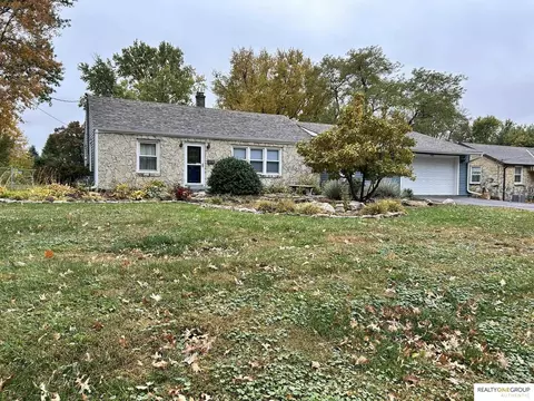 4325 Grover St, Omaha, NE 68105