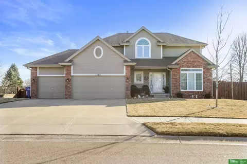 323 Pheasant Run Ln, Papillion, NE 68046