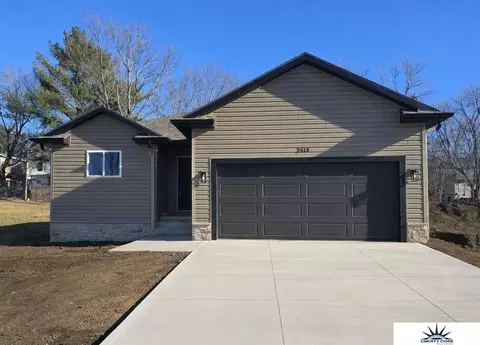 2513 N 71st St, Omaha, NE 68104