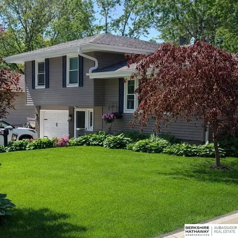 9157 Meadow Dr, Omaha, NE 68114