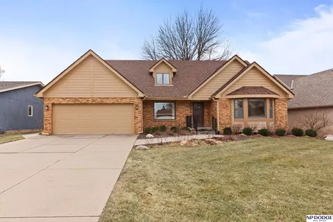 16231 Wright Cir, Omaha, NE 68130