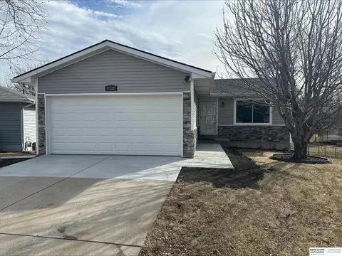 2332 NW 50th St, Lincoln, NE 68524