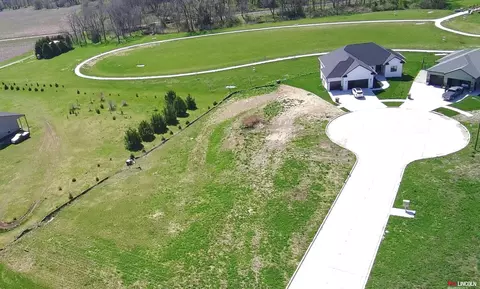 350 Cottonwood Ct, Bennet, NE 68317