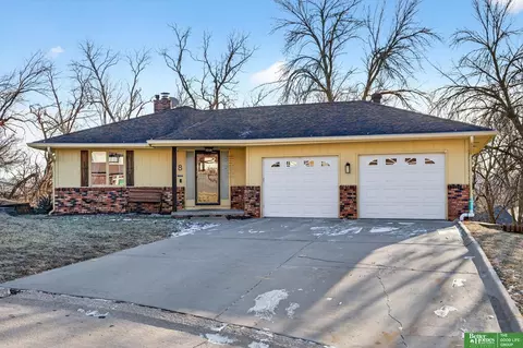 8 Tower Cir, Council Bluffs, IA 51503