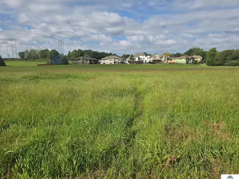 2917 Lakeside Dr, Plattsmouth, NE 68048