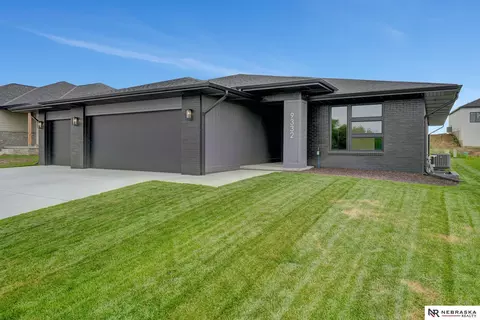 9332 S 86th St, Lincoln, NE 68526