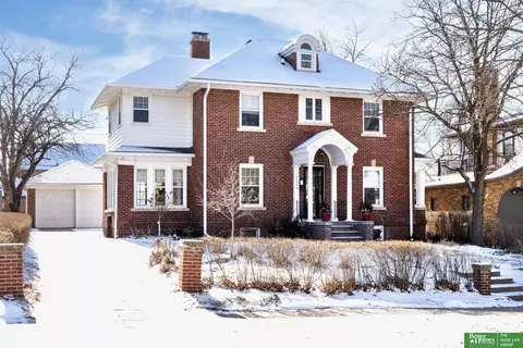 5223 Jones St, Omaha, NE 68106