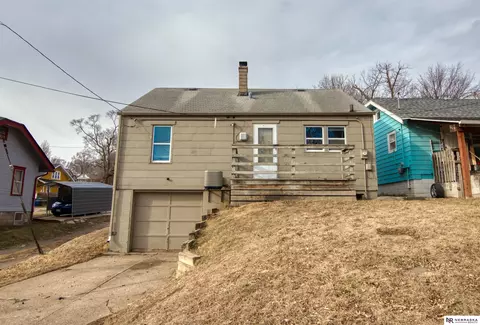 3715 N 44th Ave, Omaha, NE 68111