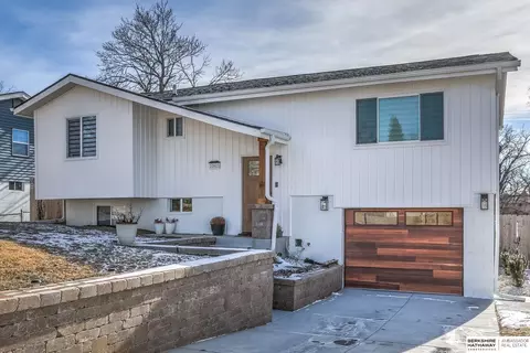 10611 Nicholas St, Omaha, NE 68114