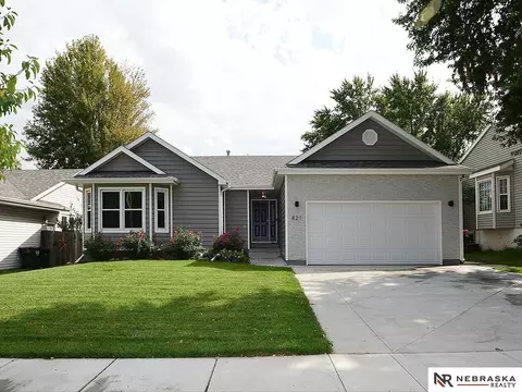 821 Glenarbor Dr, Lincoln, NE 68512