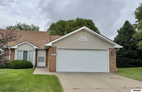 2232 Marigold Cir, Lincoln, NE 68521