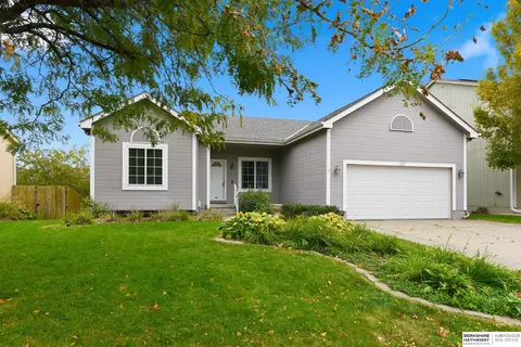 6137 N 146th St, Omaha, NE 68116