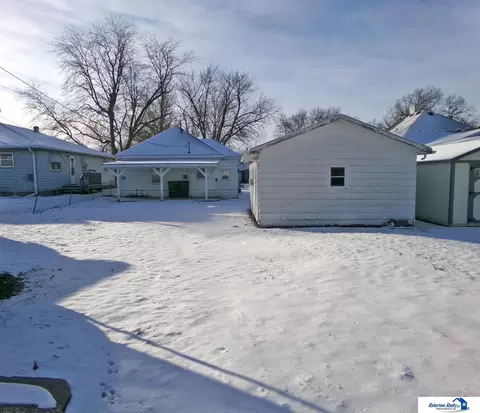 Exterior - 914 Bell St, Beatrice, NE 68310 photo 2 of 3