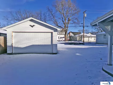 Exterior - 914 Bell St, Beatrice, NE 68310 photo 1 of 3