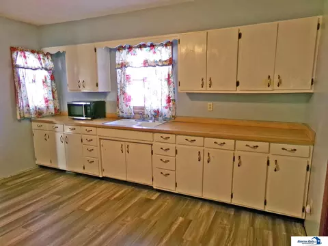Kitchen - 914 Bell St, Beatrice, NE 68310 photo 3 of 4