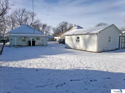 Exterior - 914 Bell St, Beatrice, NE 68310 photo 3 of 3