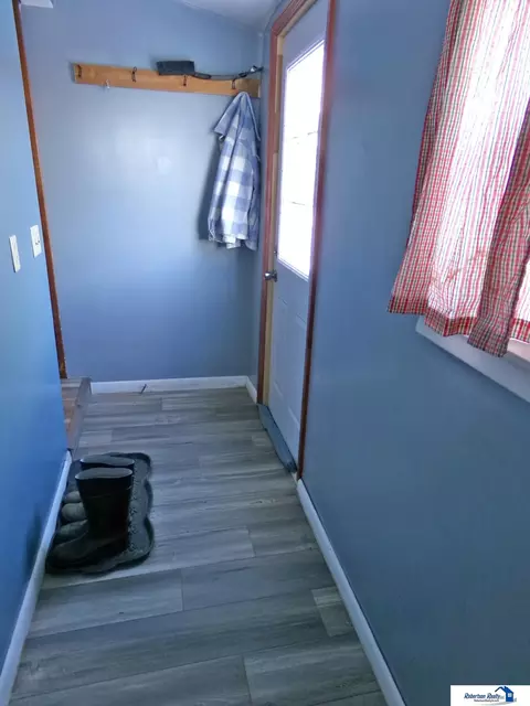 Entry Way - 914 Bell St, Beatrice, NE 68310 photo 1 of 1