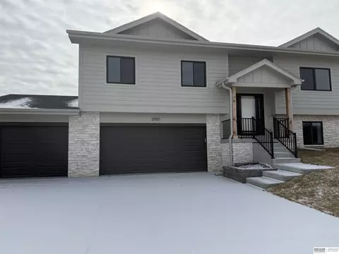 21510 Arabian Rd, Elkhorn, NE 68022