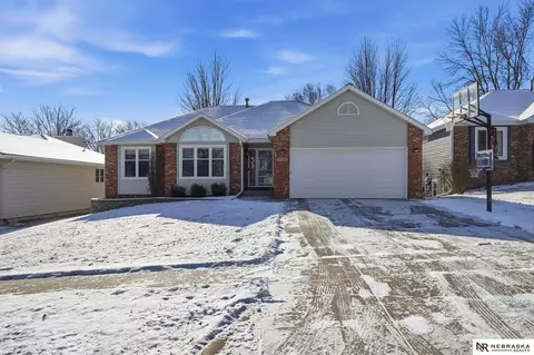 5221 Happy Hollow Ln, Lincoln, NE 68516
