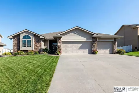 1908 Apollo Ln, Papillion, NE 68133